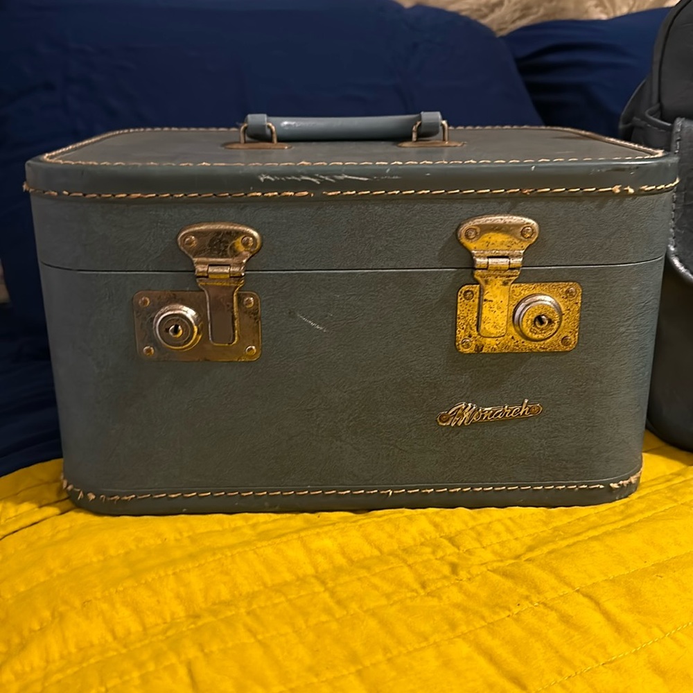 Vintage cosmetics case and matching over the shoulder tote bag 1960s